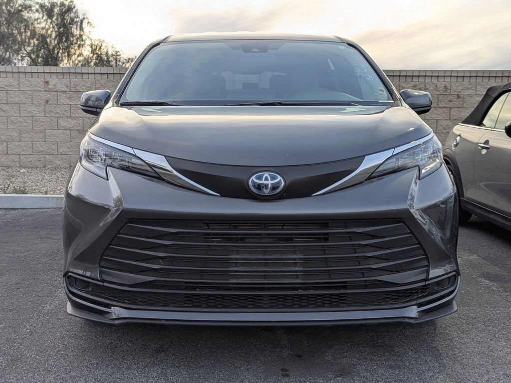 Used 2025 Toyota Sienna LE 8 Passenger Van Passenger Van