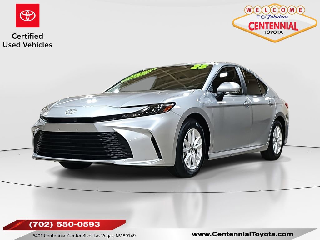 2025 Toyota Camry LE's photo
