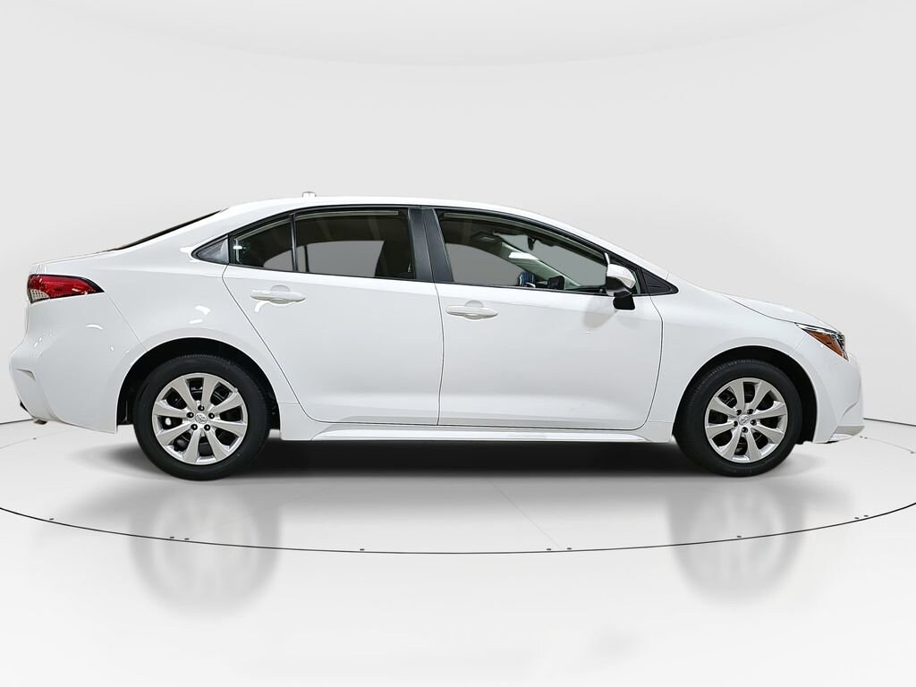 2026 Toyota Corolla LE photo 4