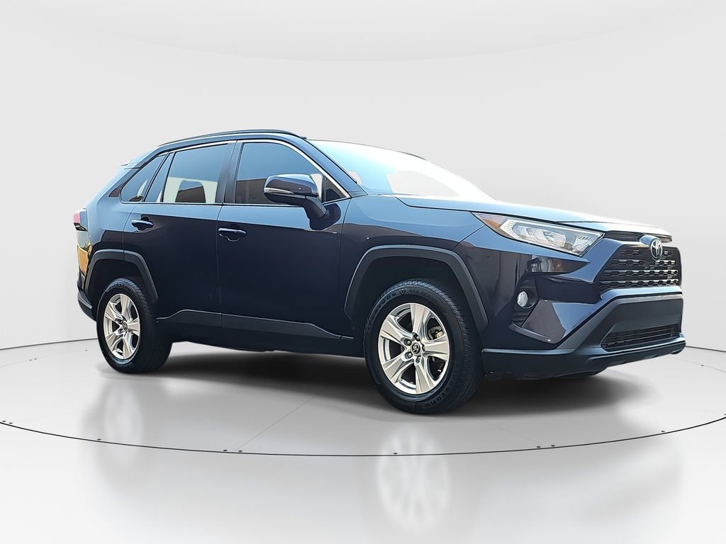 2021 Toyota RAV4 XLE photo 3