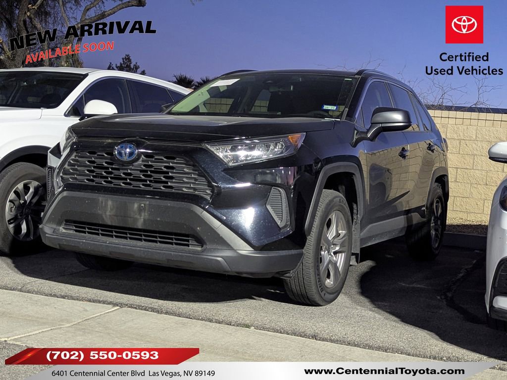 2022 Toyota RAV4 LE's photo