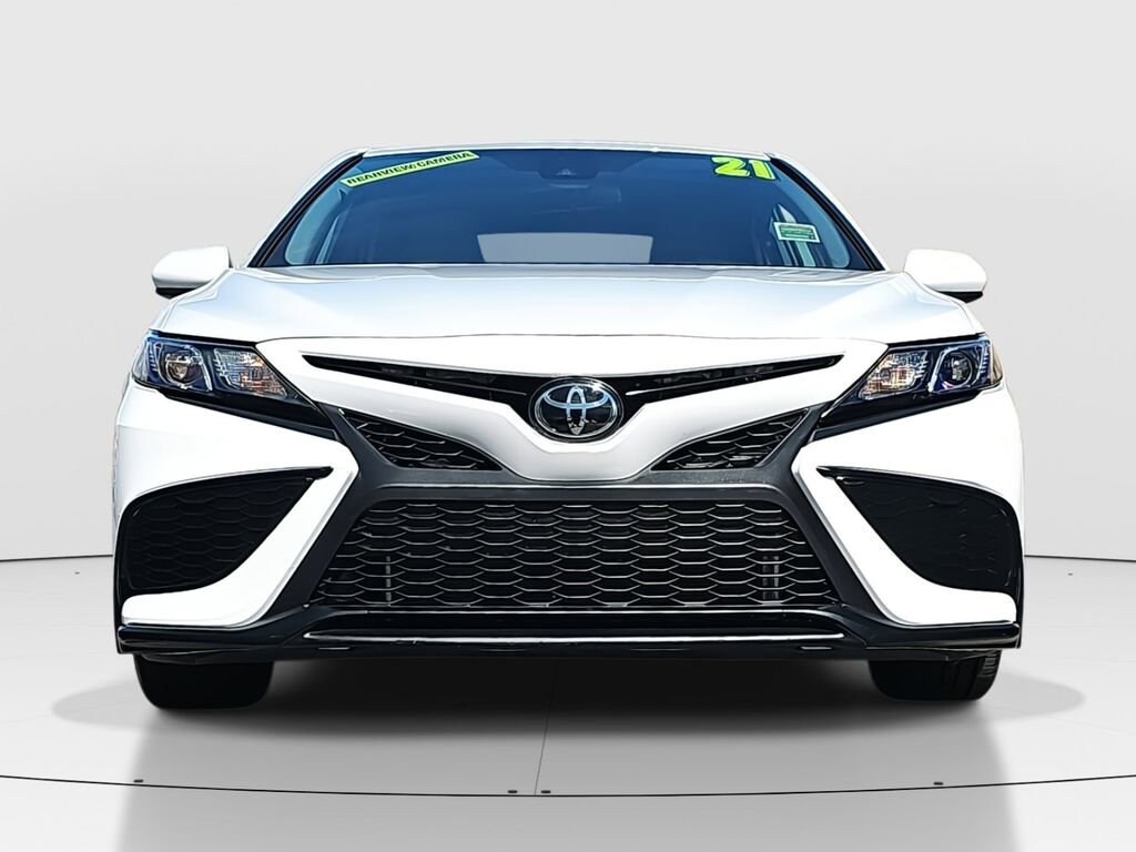 2021 Toyota Camry SE photo 2