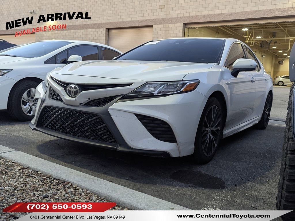 Used 2020 Toyota Camry SE Sedan