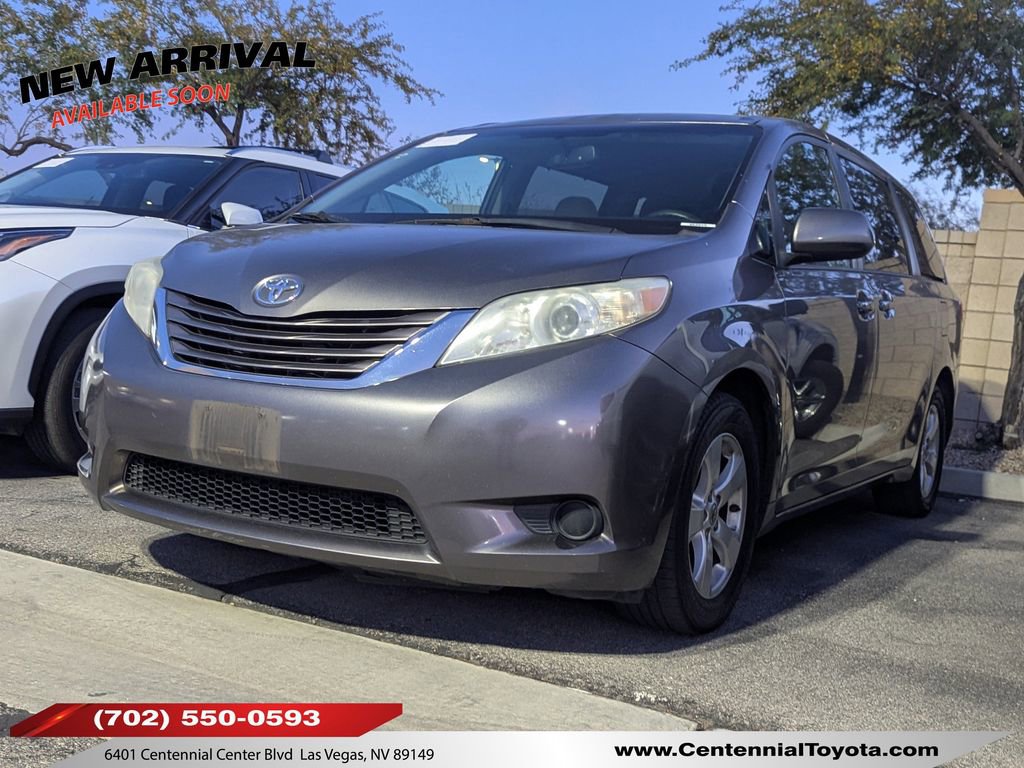 2017 Toyota Sienna LE's photo