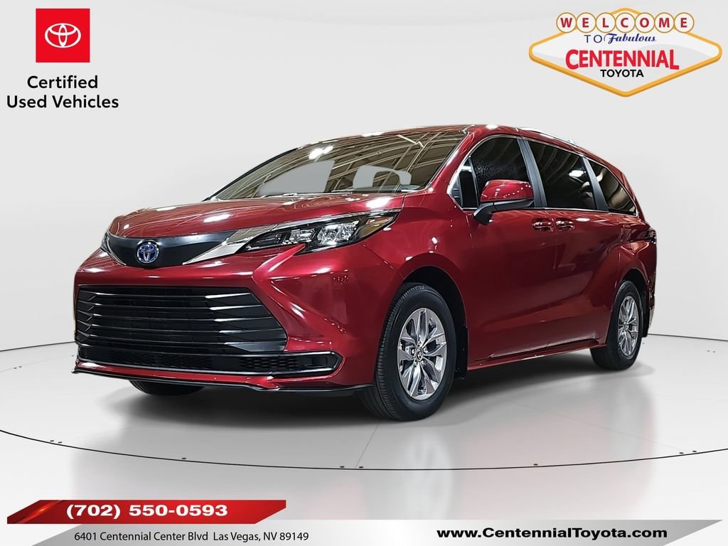 2024 Toyota Sienna LE's photo