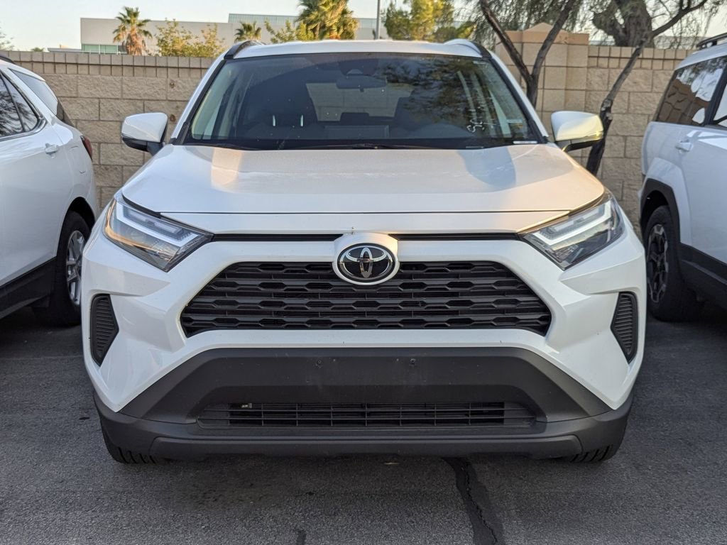 2025 Toyota RAV4 Hybrid XLE photo 2