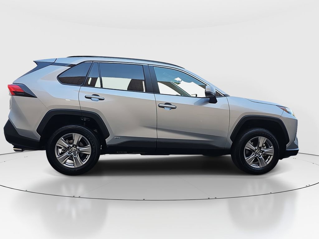 2025 Toyota RAV4 Hybrid XLE photo 4