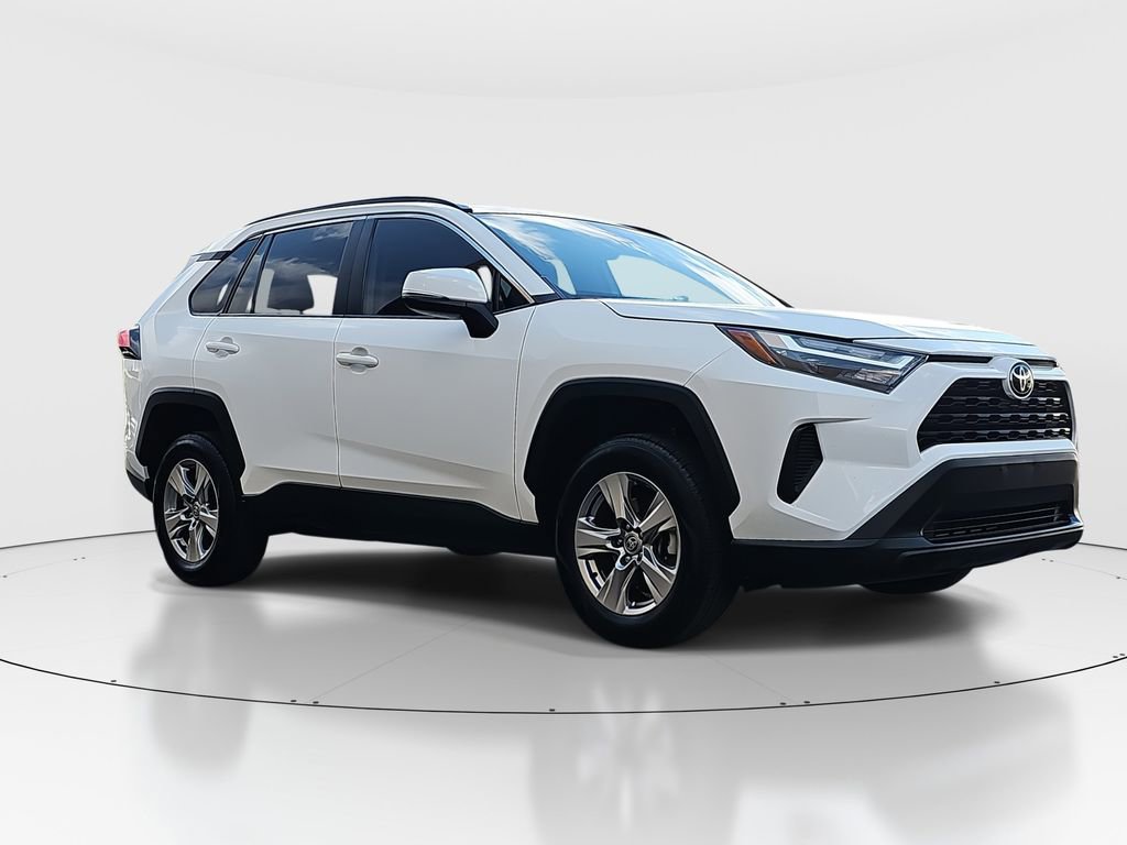 2023 Toyota RAV4 XLE photo 3