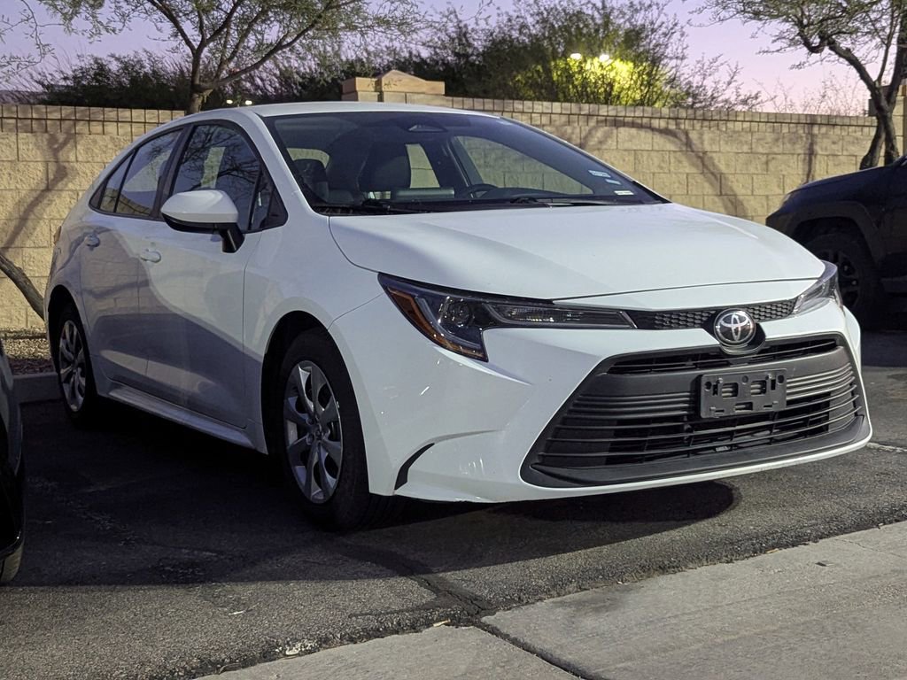 2023 Toyota Corolla LE photo 3