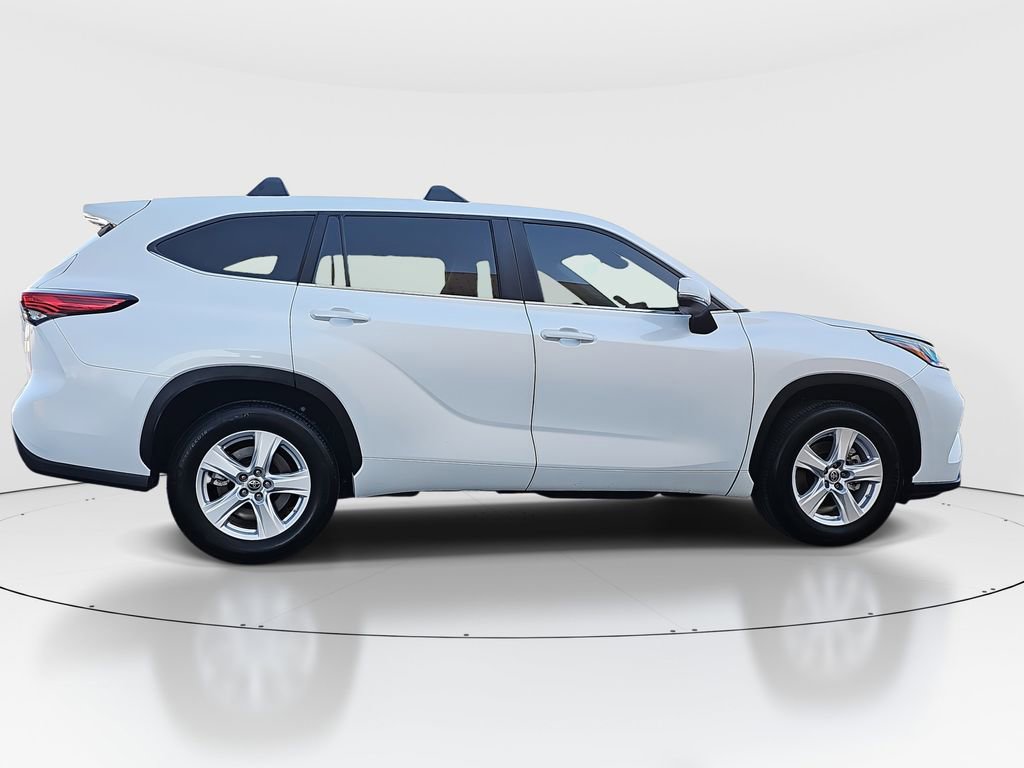 2023 Toyota Highlander L photo 4