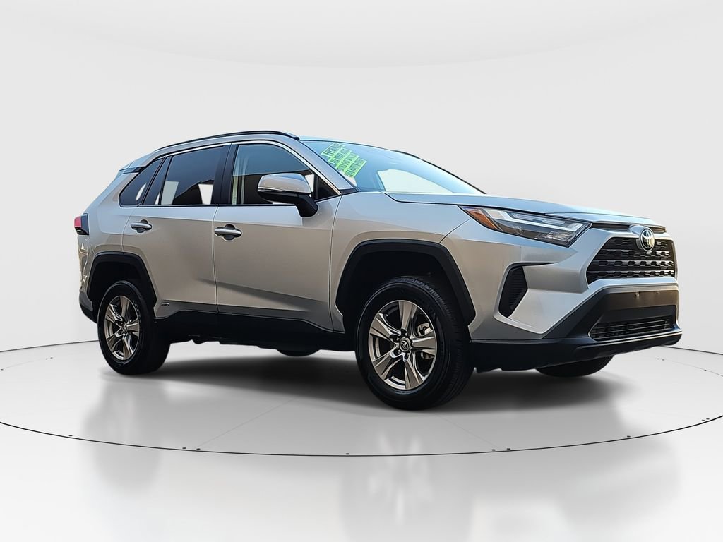 2025 Toyota RAV4 Hybrid XLE photo 3
