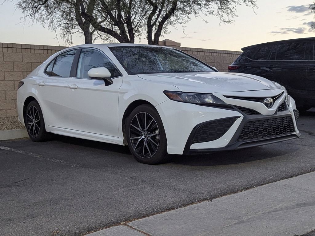 2023 Toyota Camry SE photo 3