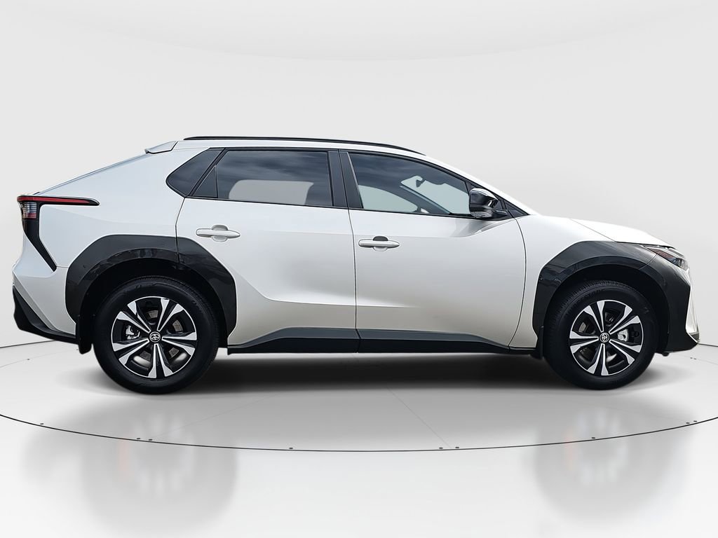 2024 Toyota bZ4X XLE photo 4
