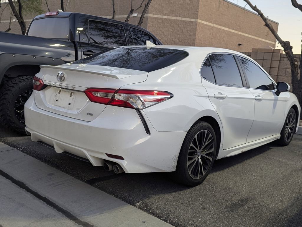 2020 Toyota Camry SE photo 4