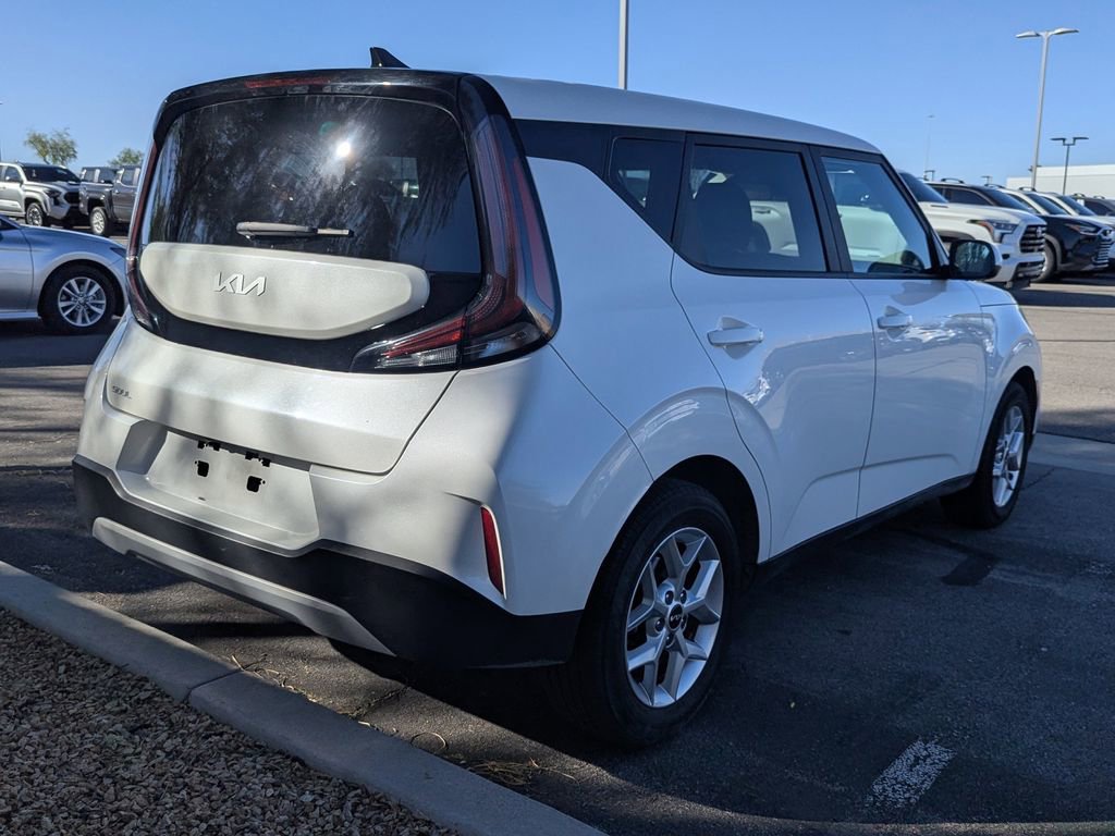 2024 Kia Soul LX photo 3