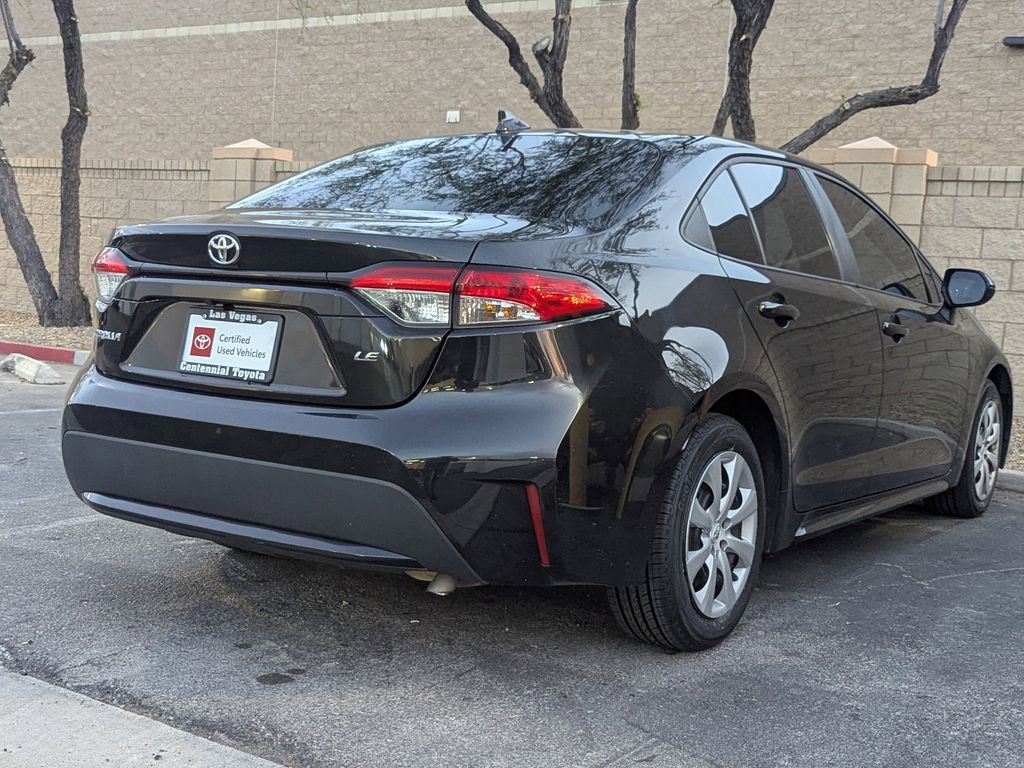 2022 Toyota Corolla LE photo 3