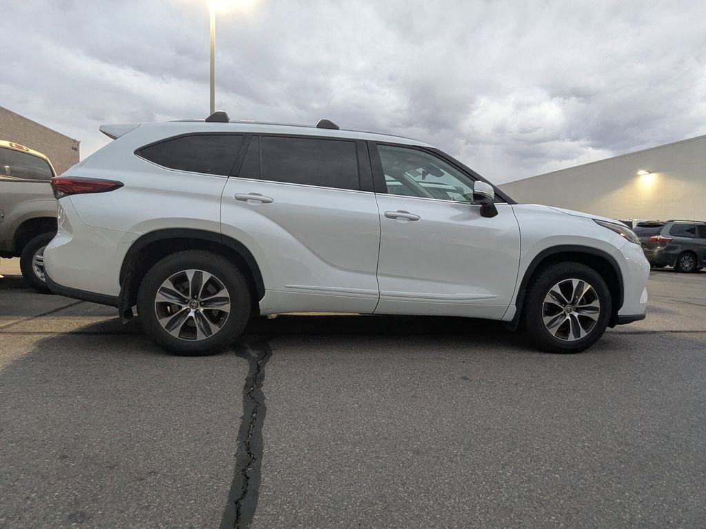 2022 Toyota Highlander XLE photo 4