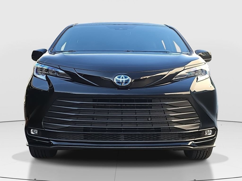 Used 2025 Toyota Sienna Woodland Edition Van Passenger Van