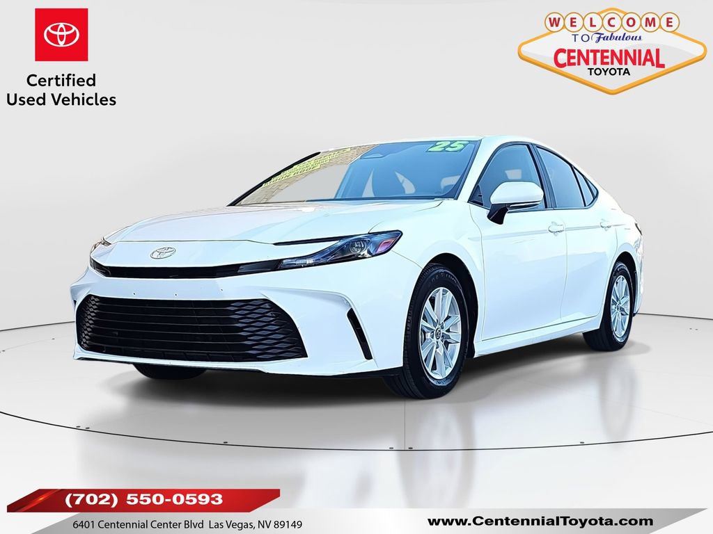 2025 Toyota Camry LE's photo
