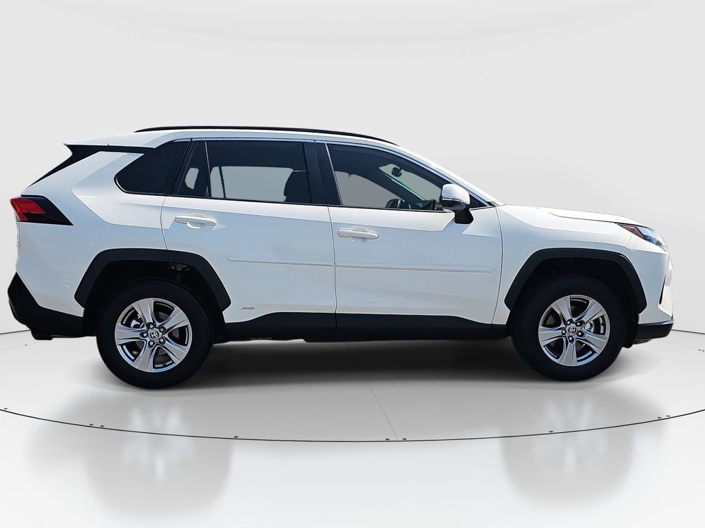 2024 Toyota RAV4 Hybrid XLE photo 2