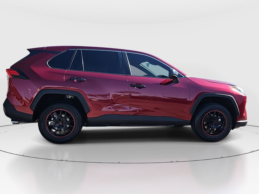 2023 Toyota RAV4 LE photo 4