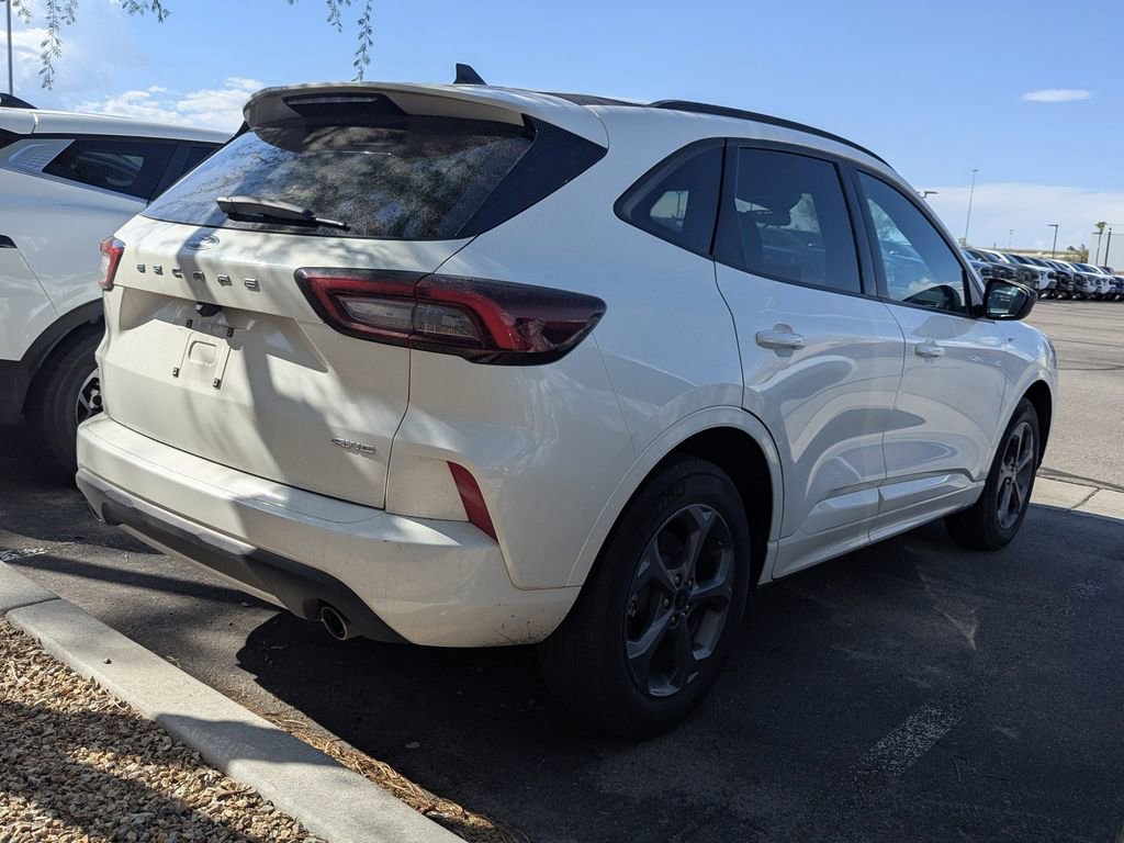 2024 Ford Escape ST-Line photo 4
