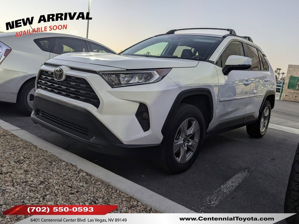 2021 Toyota RAV4 XLE's photo
