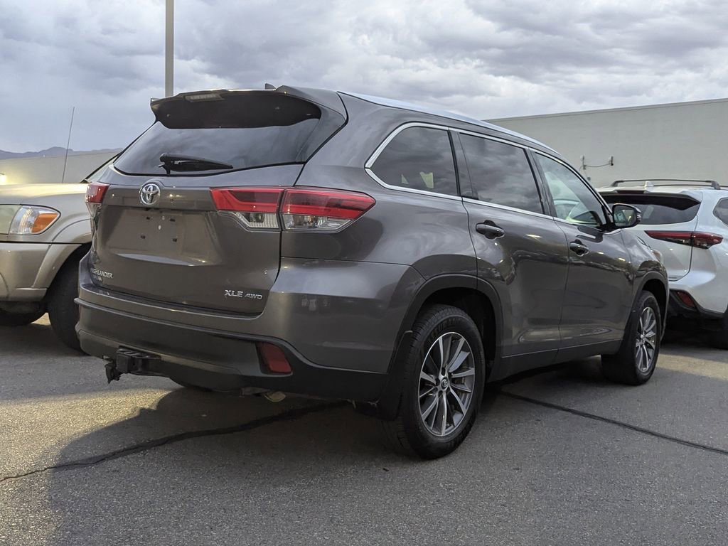2019 Toyota Highlander XLE photo 3