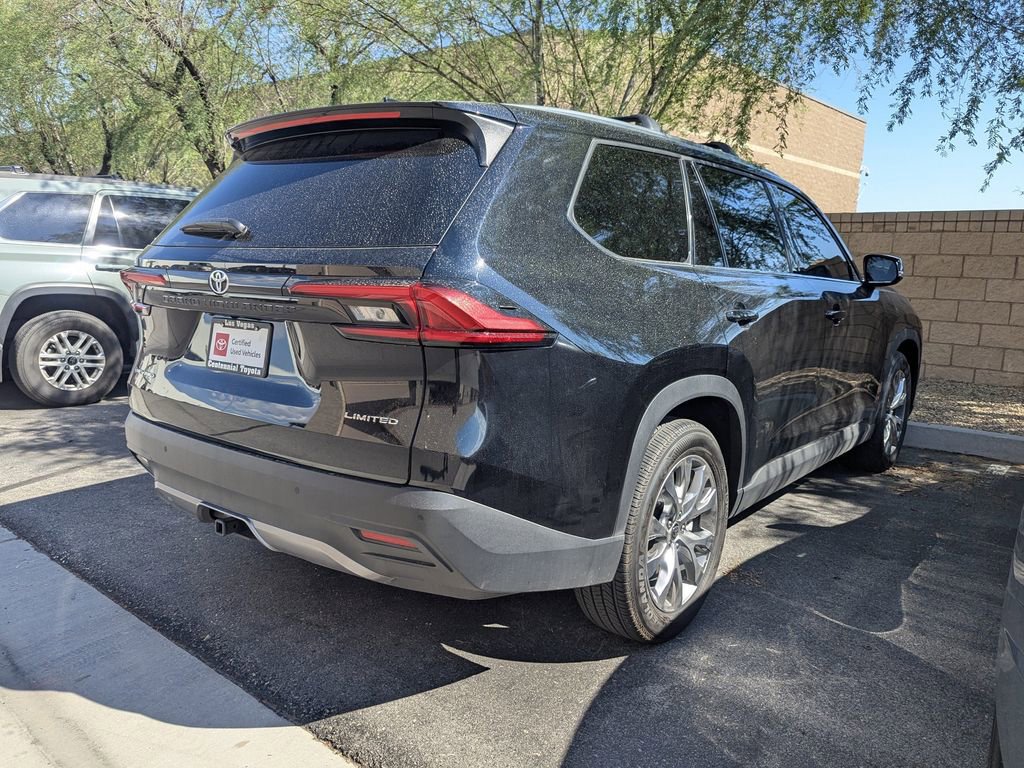 2024 Toyota Highlander Hybrid Limited photo 4