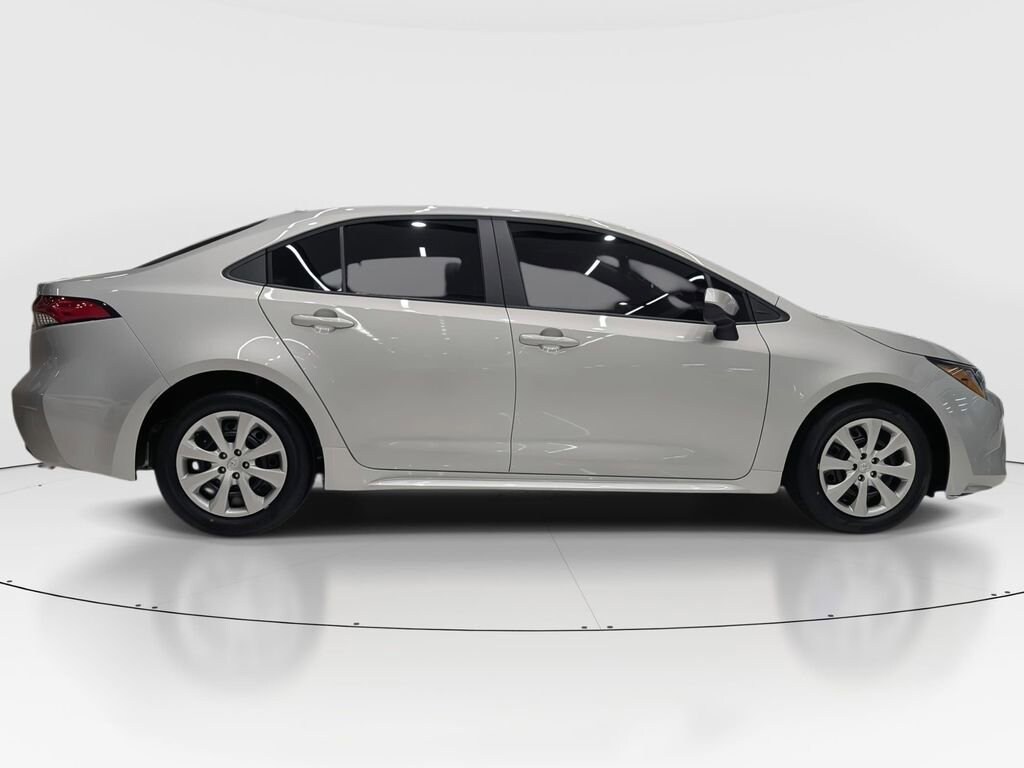 2026 Toyota Corolla LE photo 4