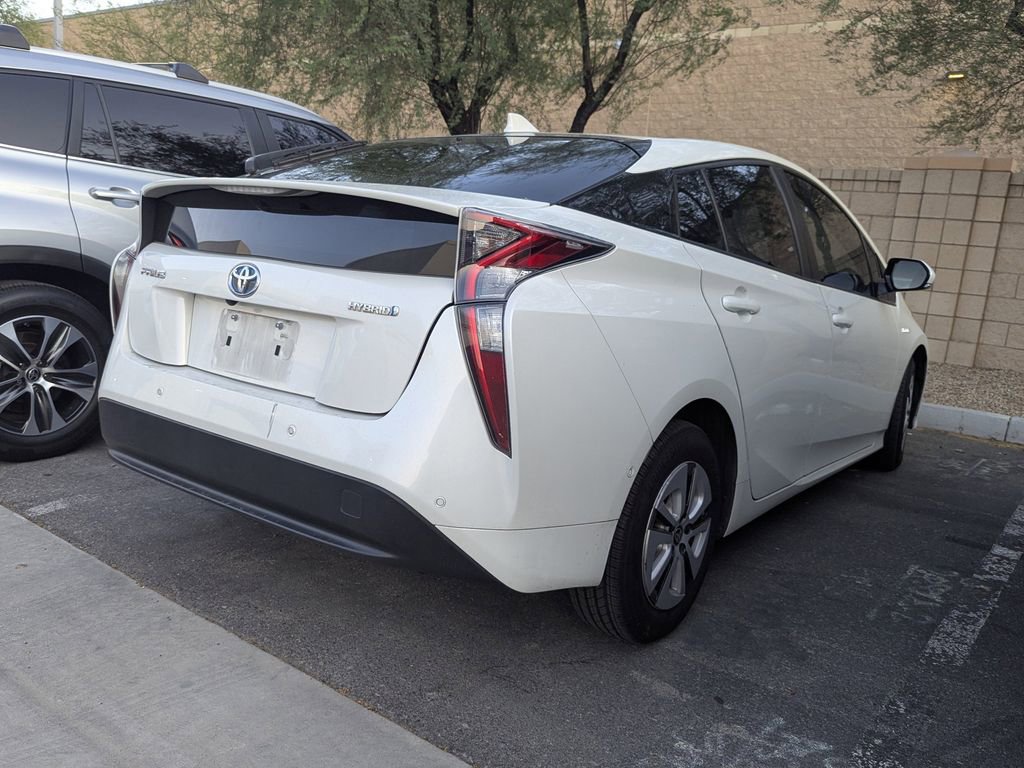 2018 Toyota Prius Three photo 4