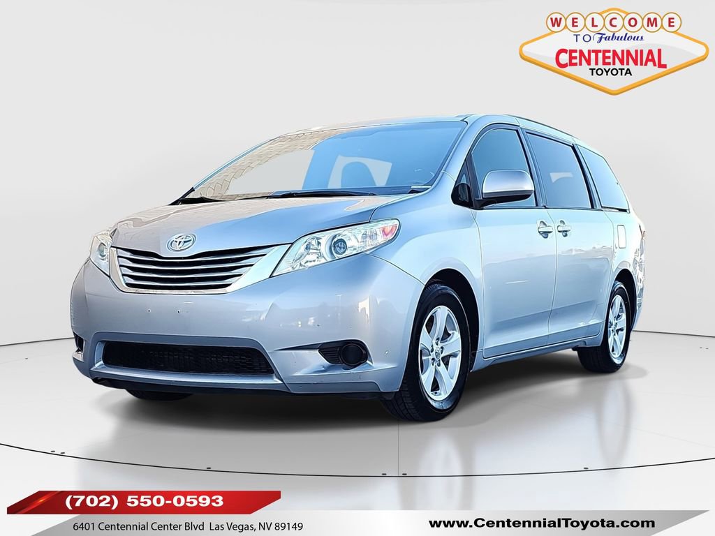 2017 Toyota Sienna LE's photo