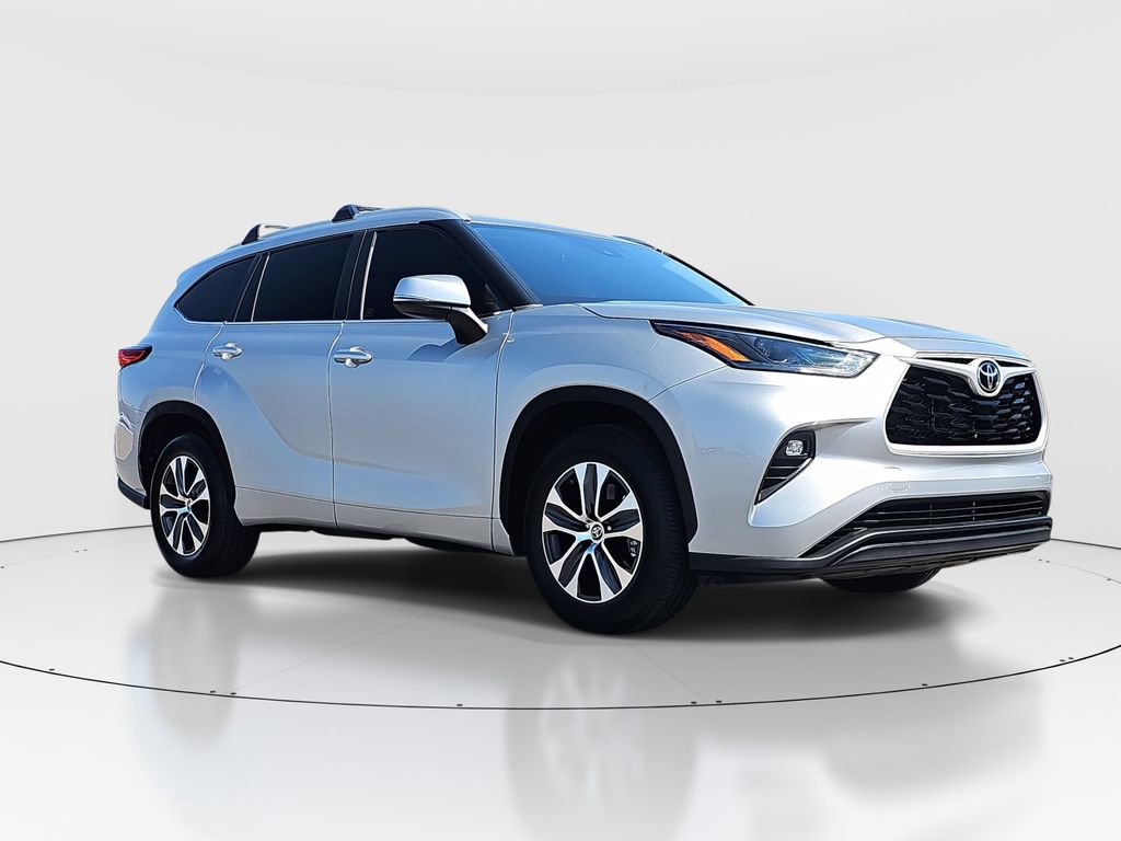 2023 Toyota Highlander XLE photo 3
