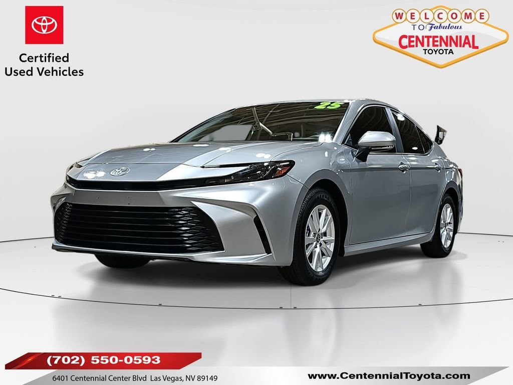 2025 Toyota Camry LE's photo