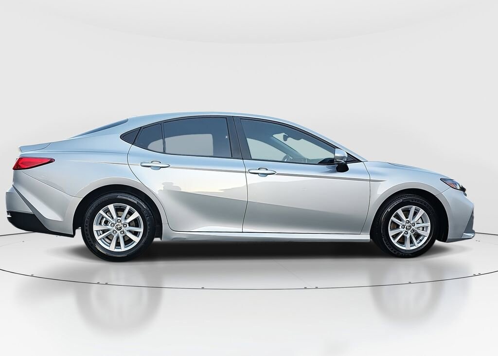 2025 Toyota Camry LE photo 4