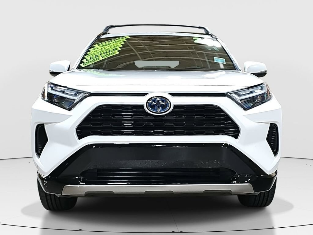 2024 Toyota RAV4 Hybrid SE photo 2