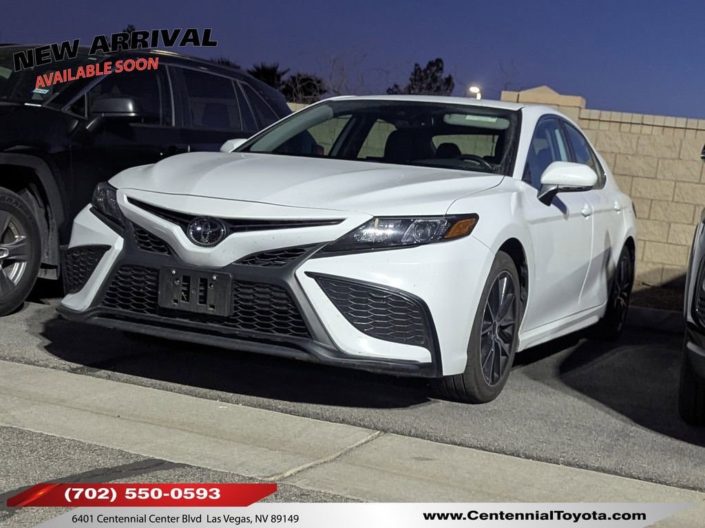 2024 Toyota Camry SE's photo