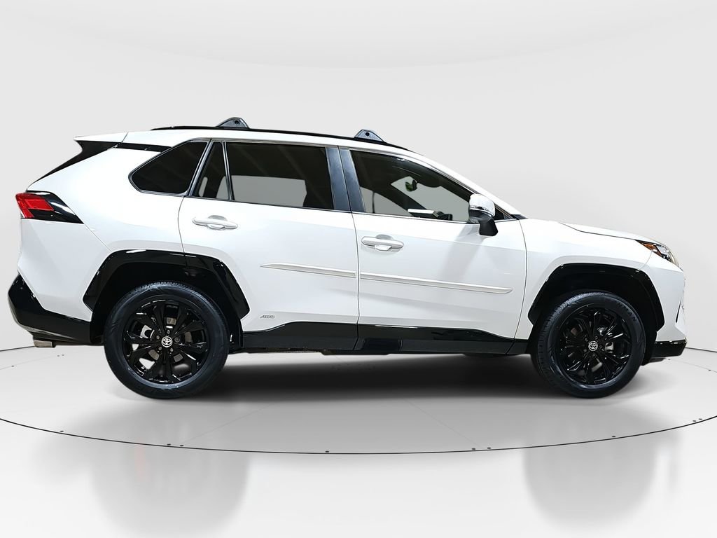 2024 Toyota RAV4 Hybrid SE photo 4