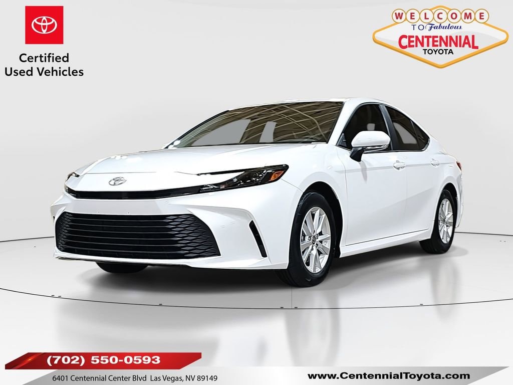 2025 Toyota Camry LE's photo