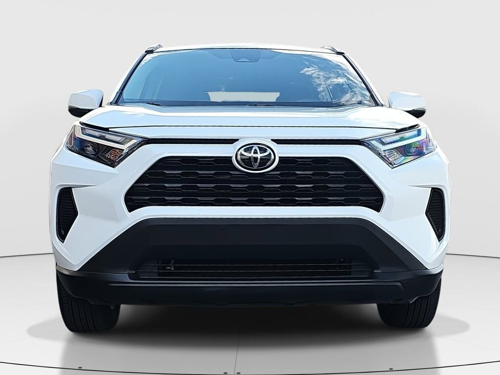 2023 Toyota RAV4 XLE photo 2