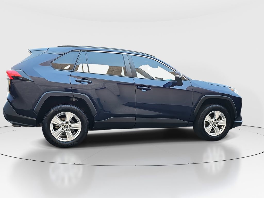 2021 Toyota RAV4 XLE photo 4