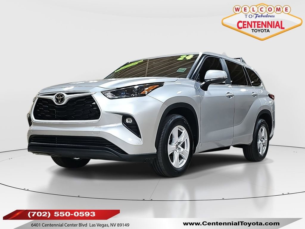 2024 Toyota Highlander LE's photo