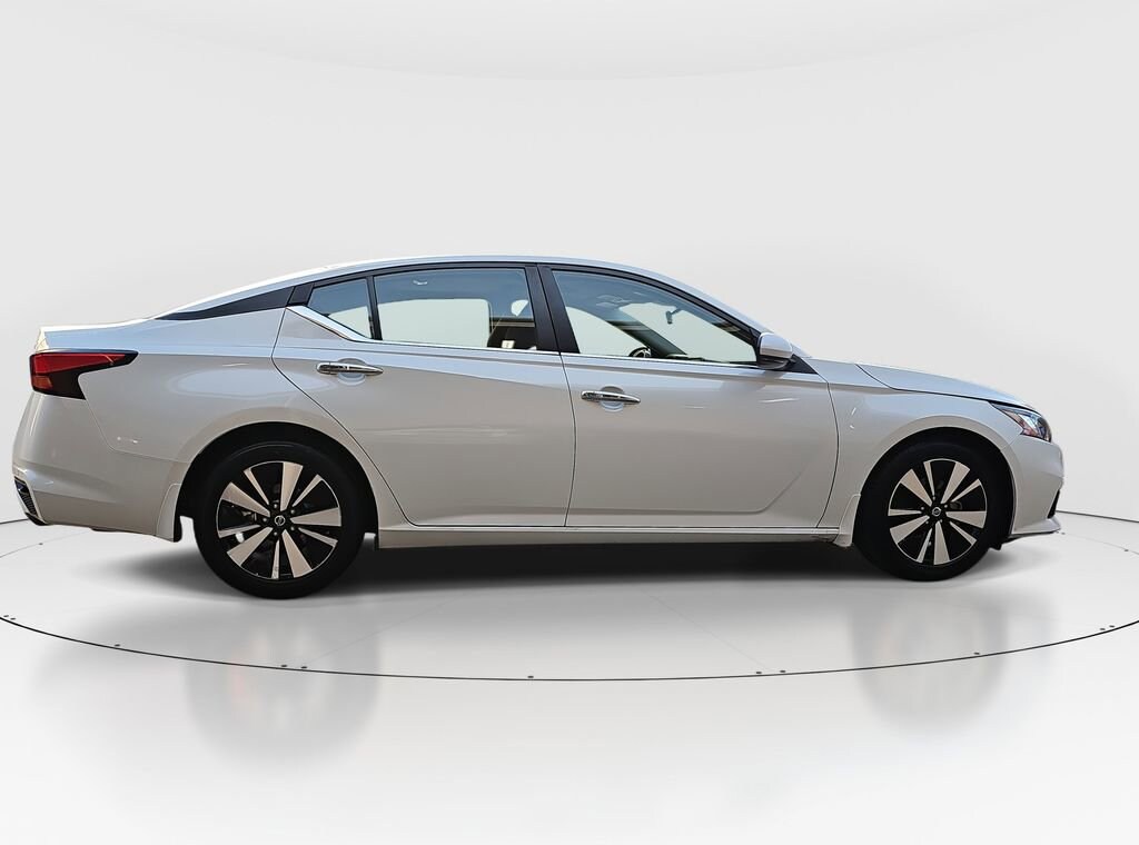 2022 Nissan Altima 2.5 SV photo 4