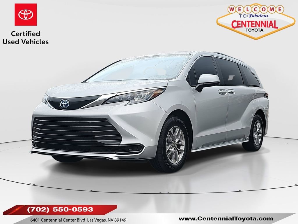 2024 Toyota Sienna LE's photo