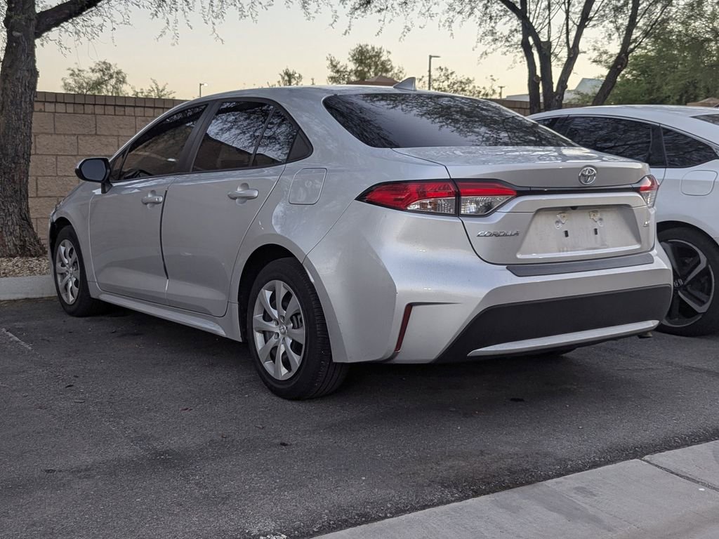 2020 Toyota Corolla LE photo 3