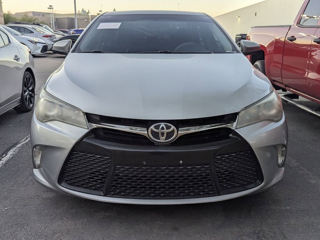 2016 Toyota Camry SE photo 2