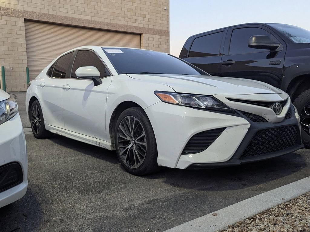 Used 2020 Toyota Camry SE Sedan