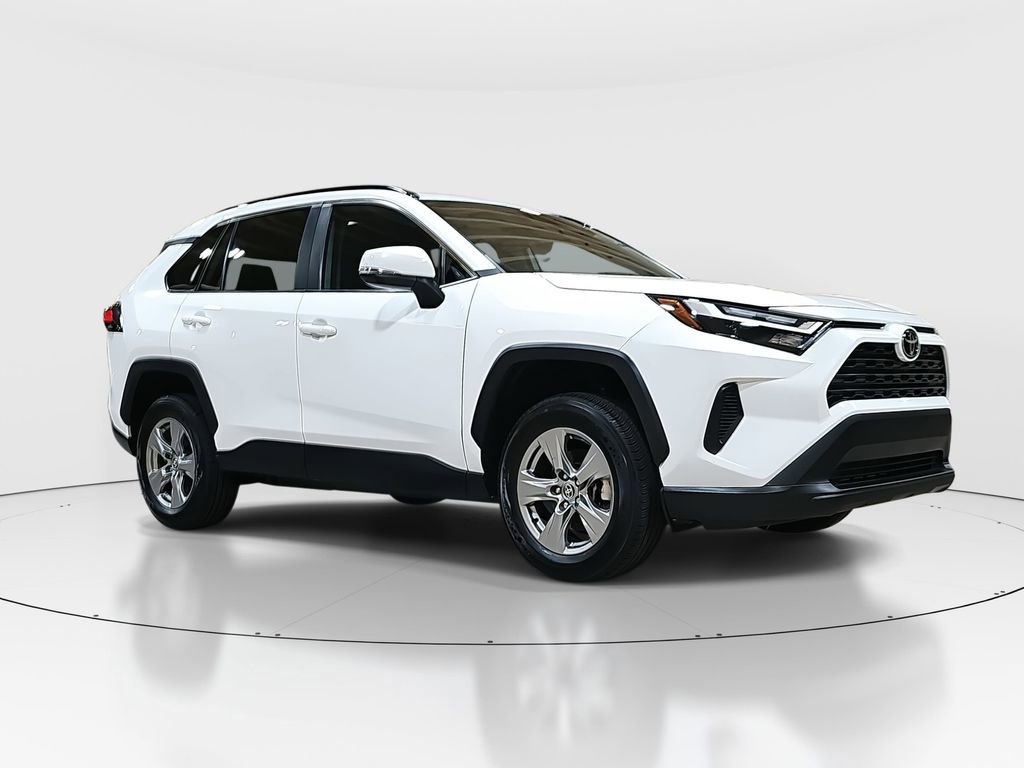 2023 Toyota RAV4 XLE photo 3