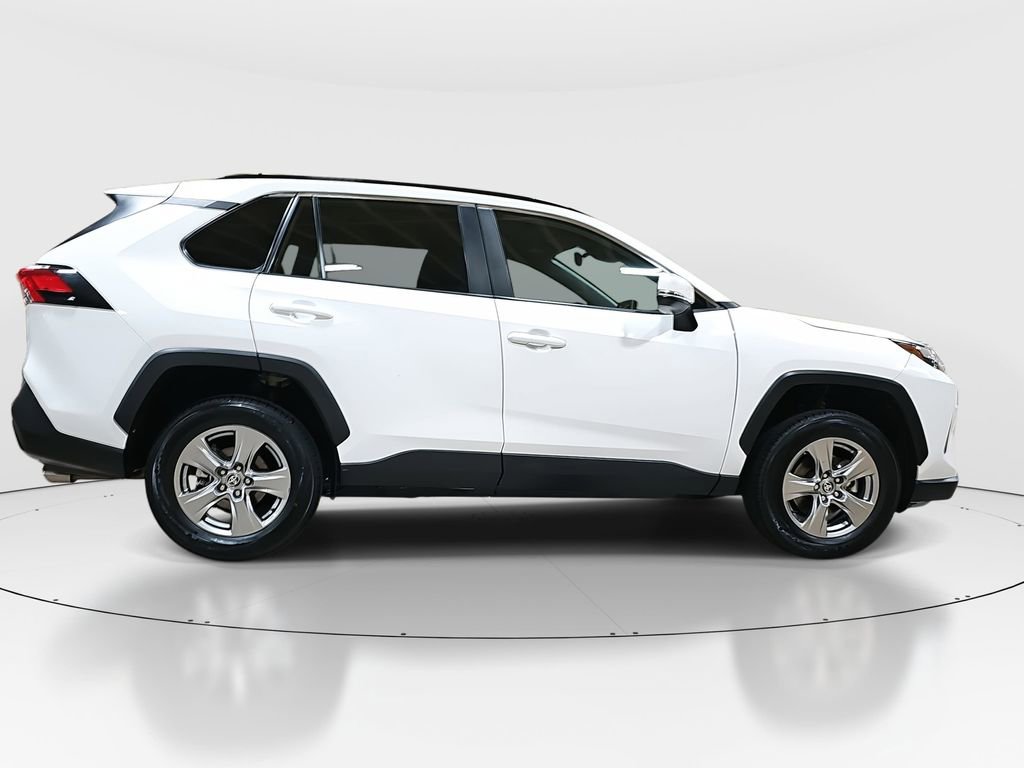 2023 Toyota RAV4 XLE photo 4