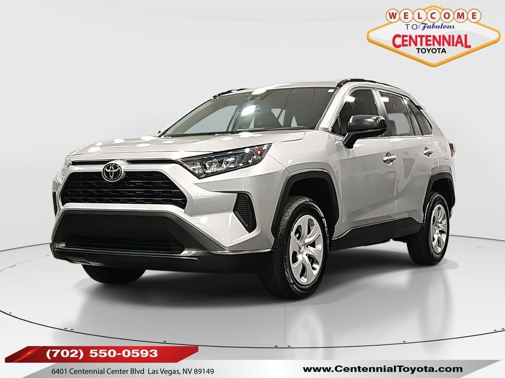 2021 Toyota RAV4 LE's photo